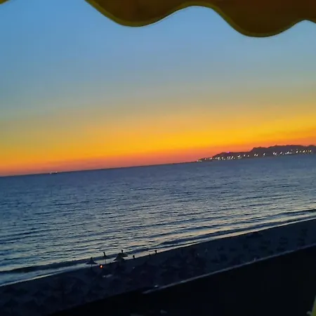 Solei Sea View 아파트 *